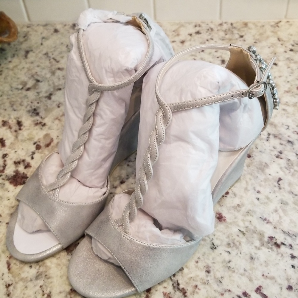 New David's Bridal Wedge T-Strap wedge heels Sandal